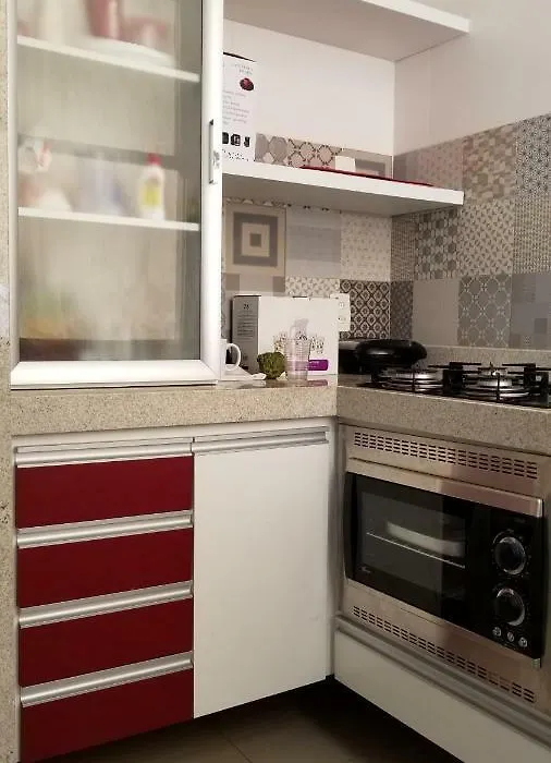 Apartamento em Copacabana - Rua Bolívar - 2 Quartos - Excelente Localização-1